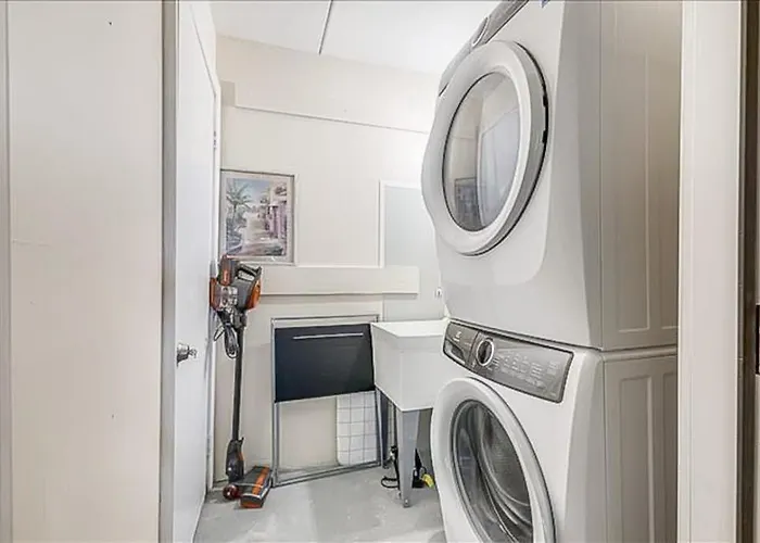Holiday home Spacious With Balcony Views Pools Gym & Ac Ocean City