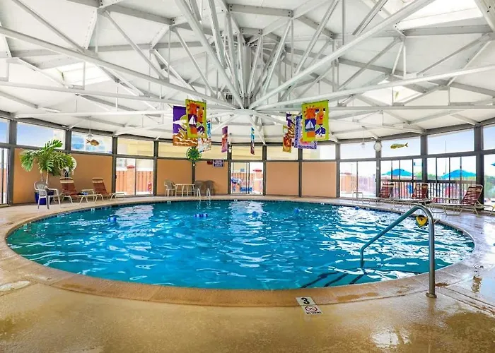 Spacious With Balcony Views Pools Gym & Ac *