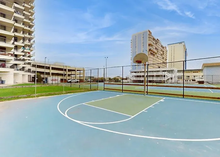 Spacious With Balcony Views Pools Gym & Ac *