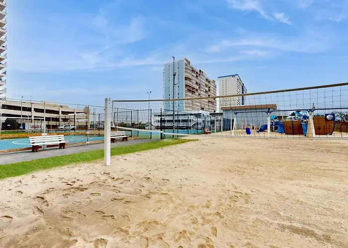 Spacious With Balcony Views Pools Gym & Ac Ocean City