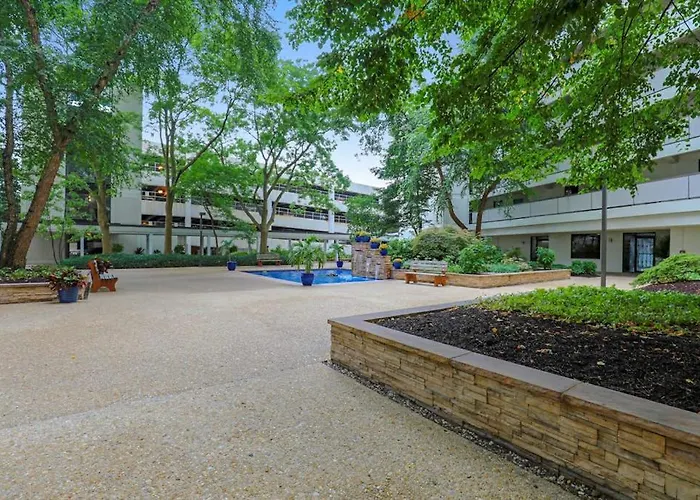 Spacious With Balcony Views Pools Gym & Ac * Ocean City